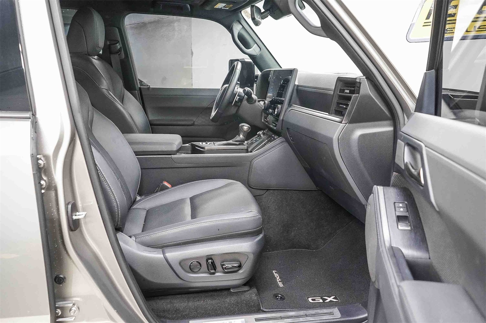 Thumbnail: 2024 Lexus GX - 17