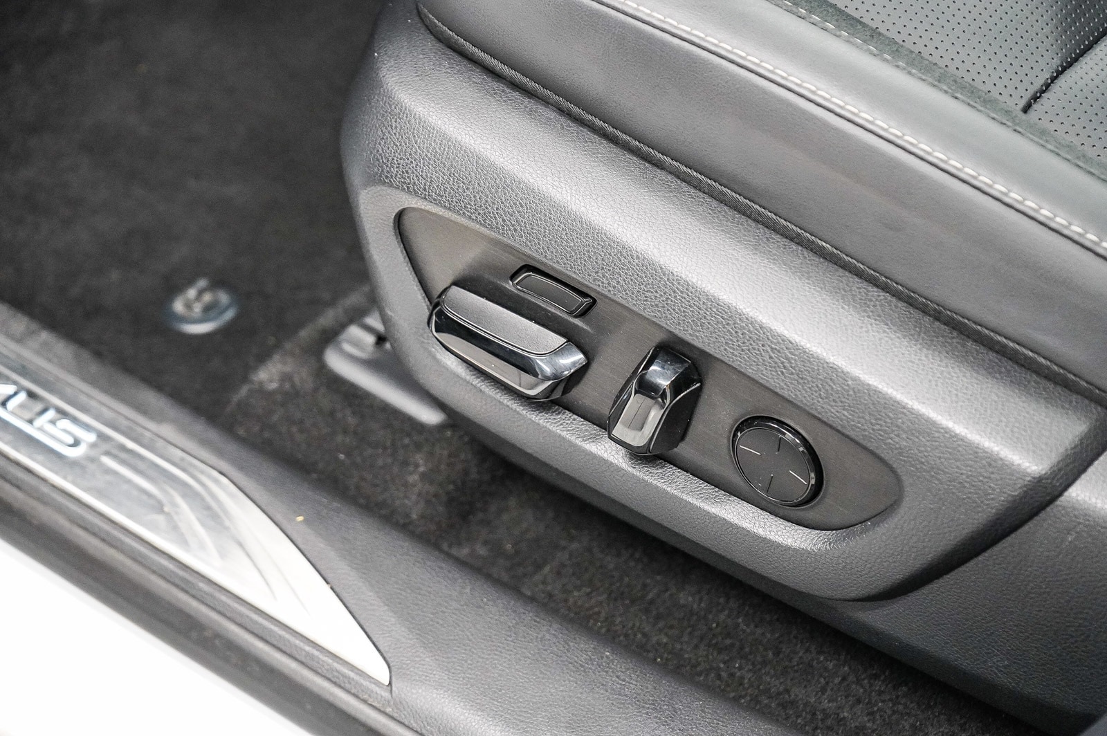 Thumbnail: 2025 Lexus RX - 23