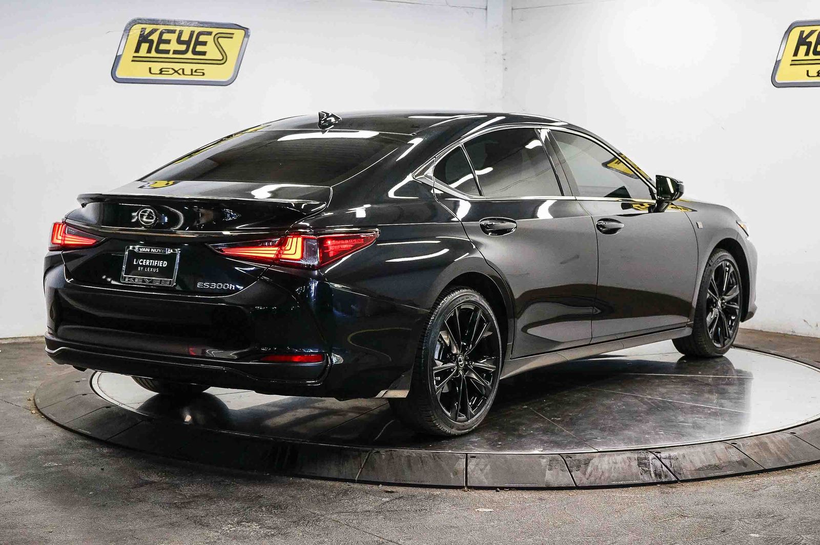 Thumbnail: 2025 Lexus ES - 3