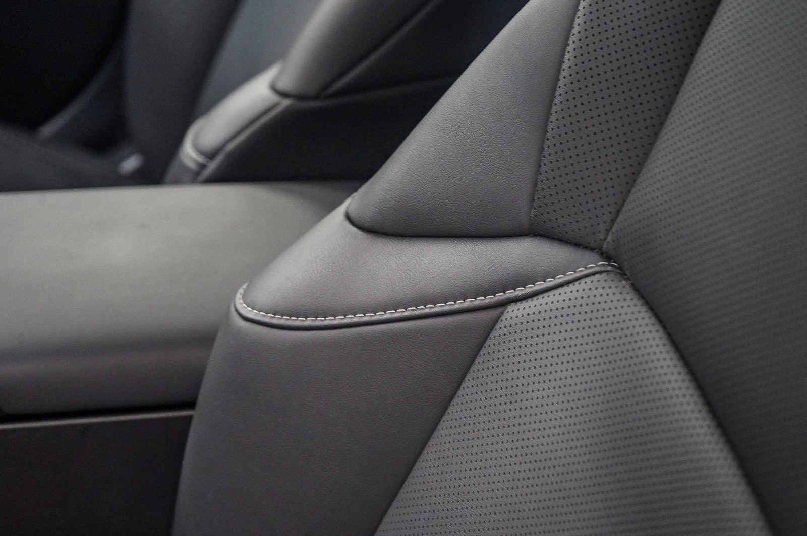 Thumbnail: 2025 Lexus ES - 20