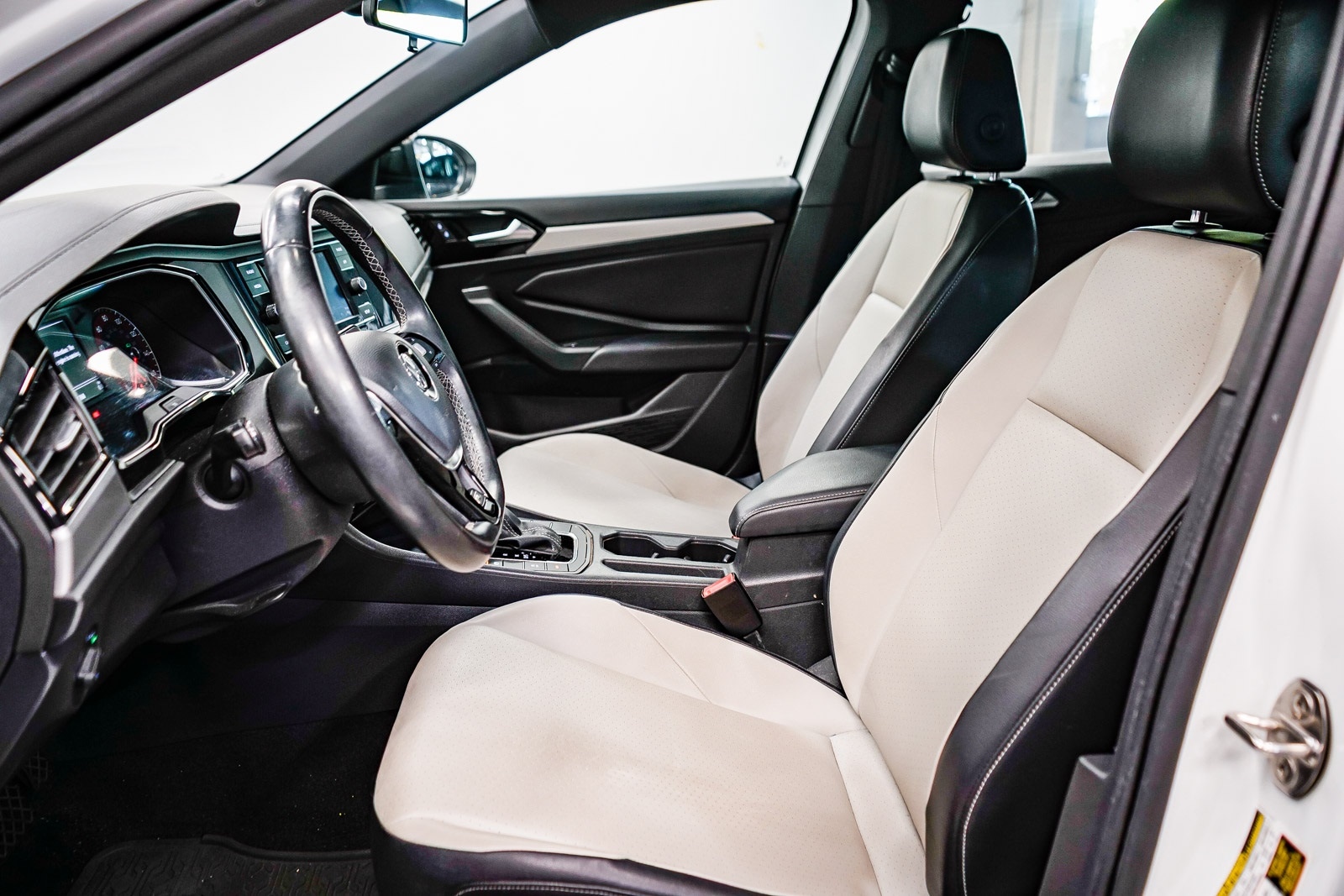Thumbnail: 2019 Volkswagen Jetta - 17