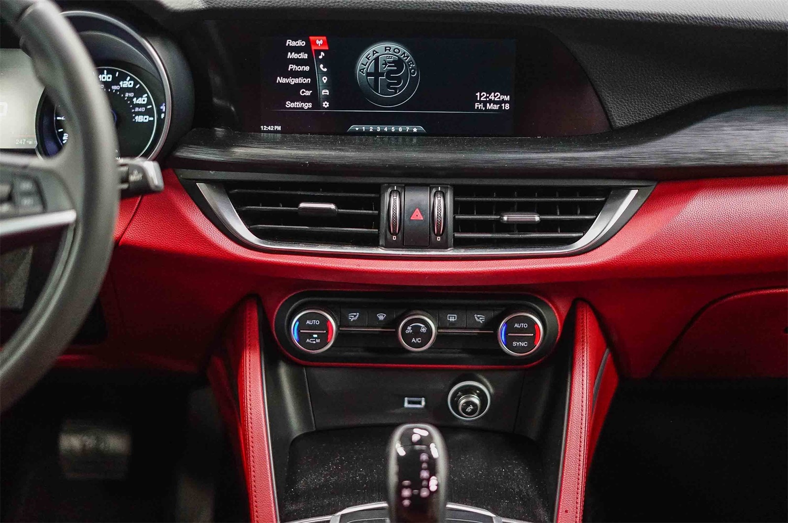 Thumbnail: 2018 Alfa Romeo Stelvio - 13