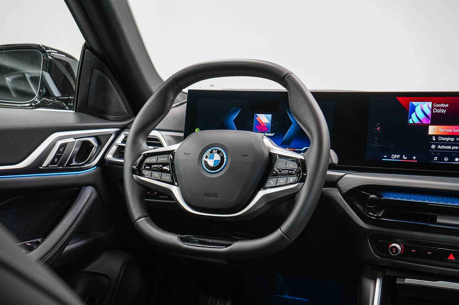 Thumbnail: 2025 BMW i4 - 14