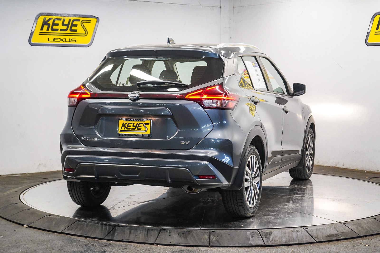 Thumbnail: 2023 Nissan Kicks - 4