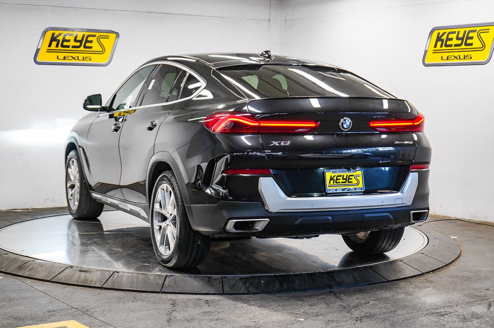 Thumbnail: 2023 BMW X6 - 2