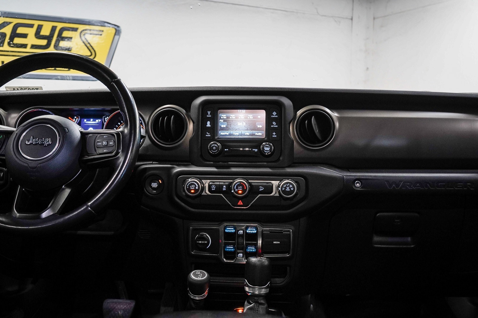 Thumbnail: 2019 Jeep Wrangler - 13