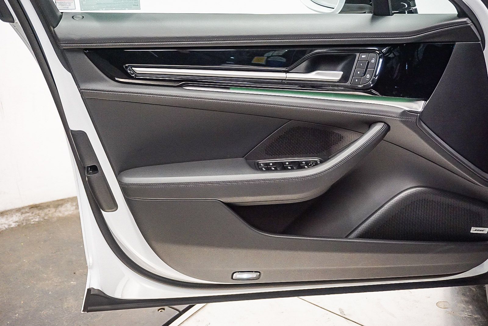 Thumbnail: 2024 Porsche Panamera - 22