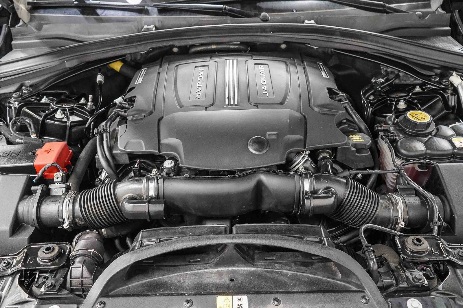 Thumbnail: 2017 Jaguar F-Pace - 28