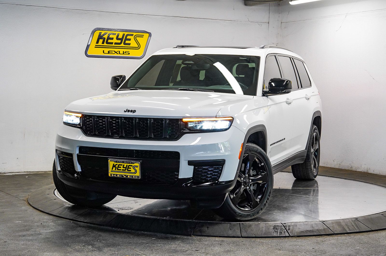 Thumbnail: 2021 Jeep Grand Cherokee L - 1