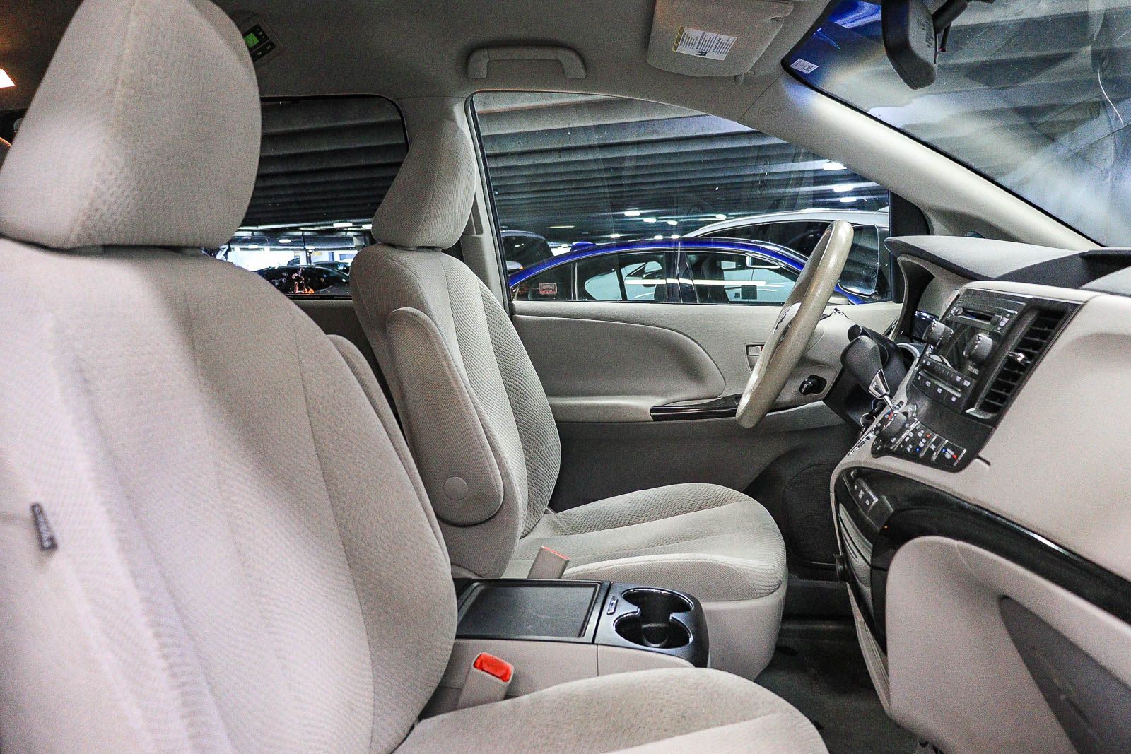 Thumbnail: 2014 Toyota Sienna - 16
