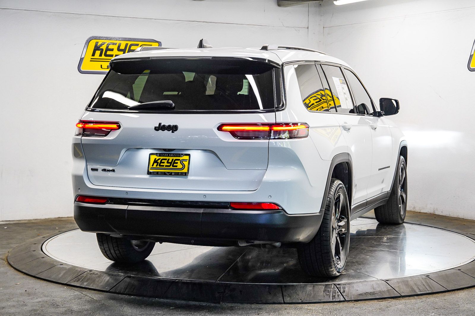 Thumbnail: 2021 Jeep Grand Cherokee L - 4
