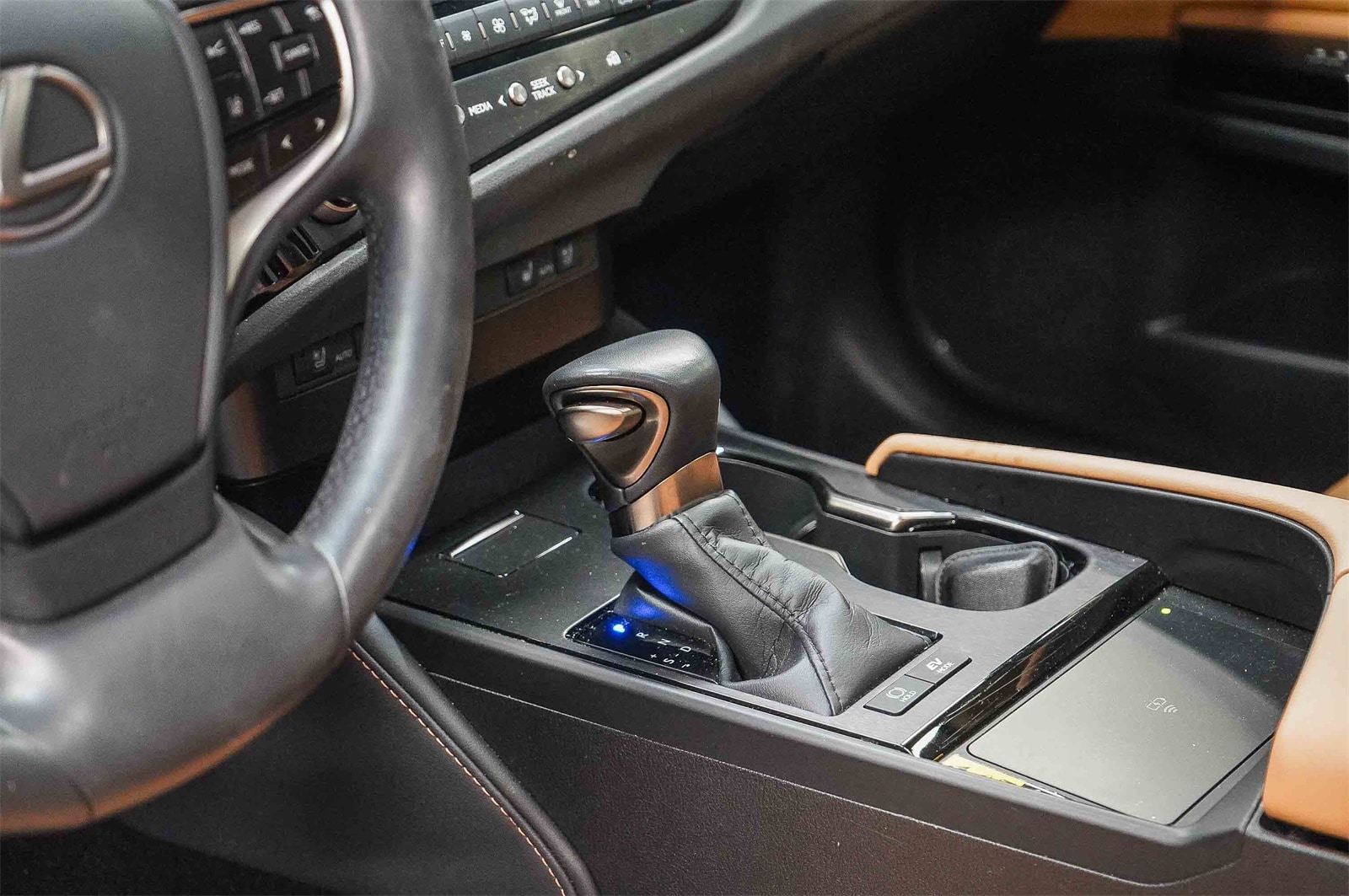 Thumbnail: 2025 Lexus ES - 24