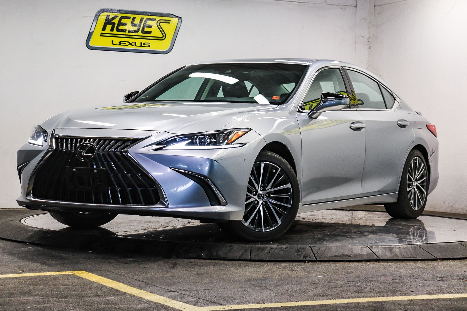 2024 Lexus ES 300h 300h's photo