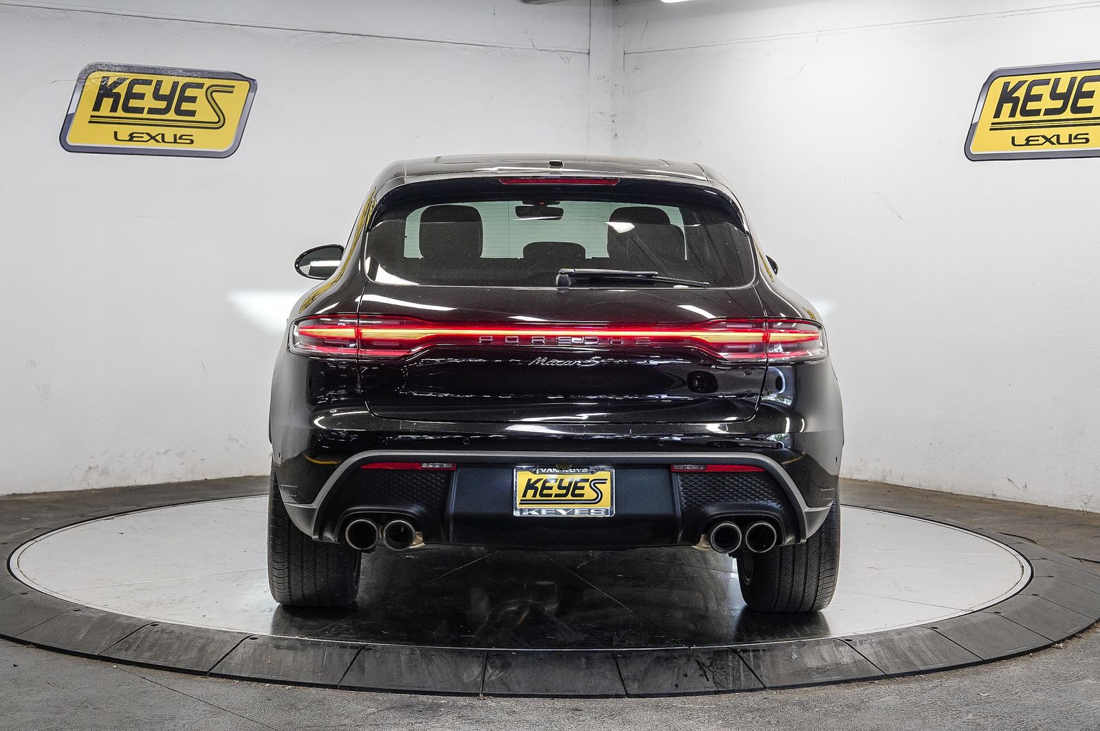 Thumbnail: 2023 Porsche Macan - 2