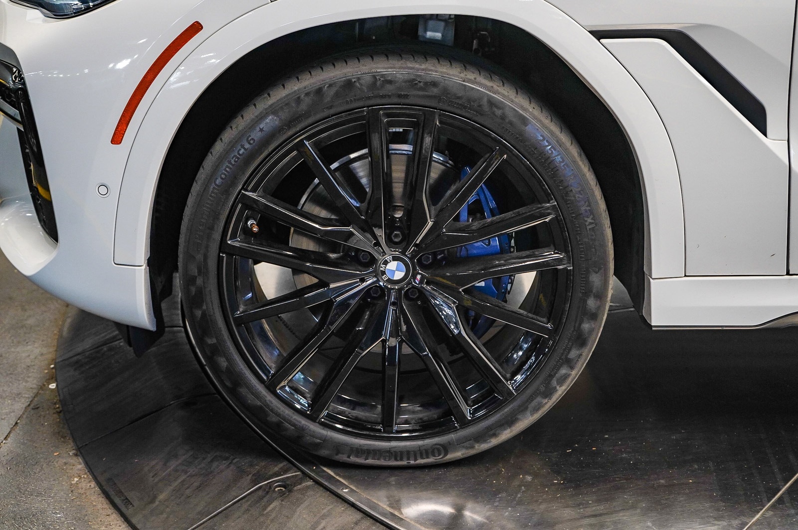 Thumbnail: 2023 BMW X6 - 9