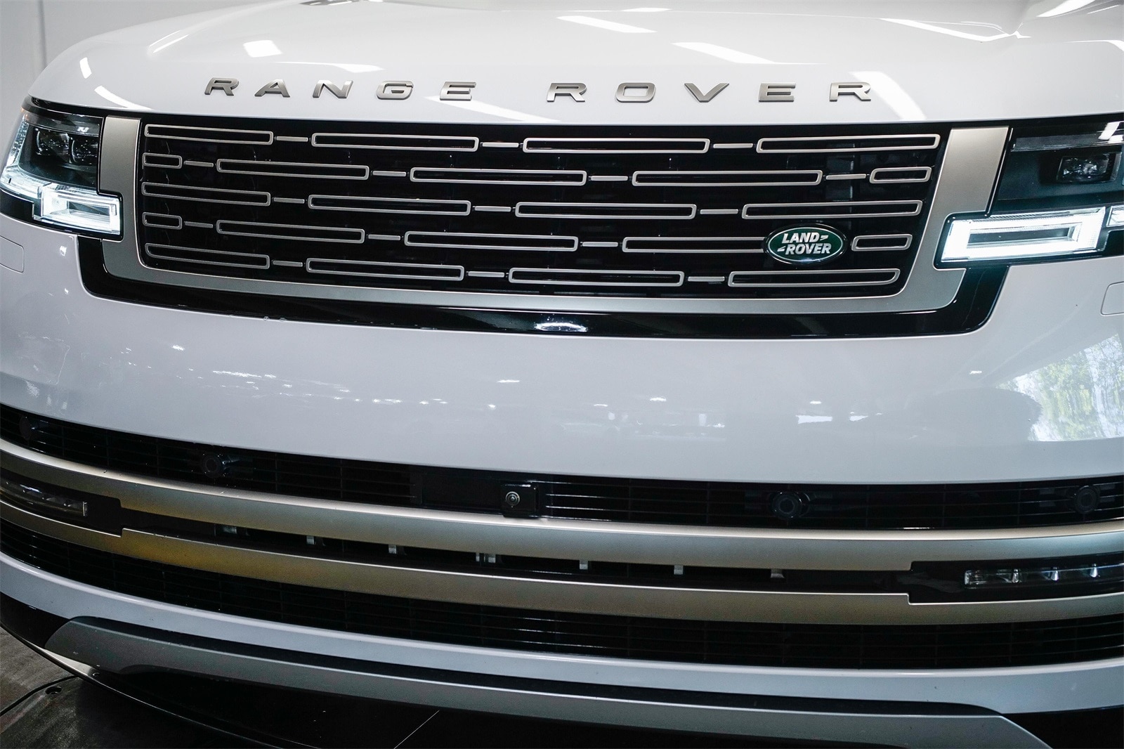 Thumbnail: 2024 Land Rover Range Rover - 8