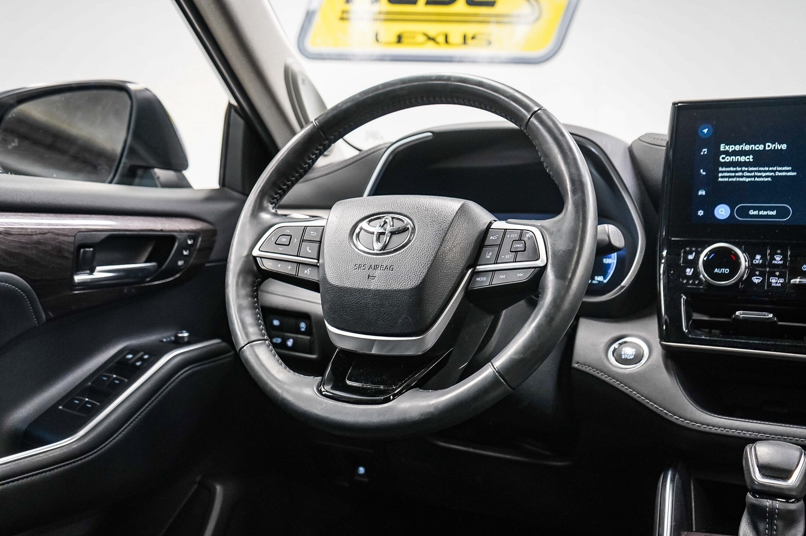 Thumbnail: 2023 Toyota Highlander - 15