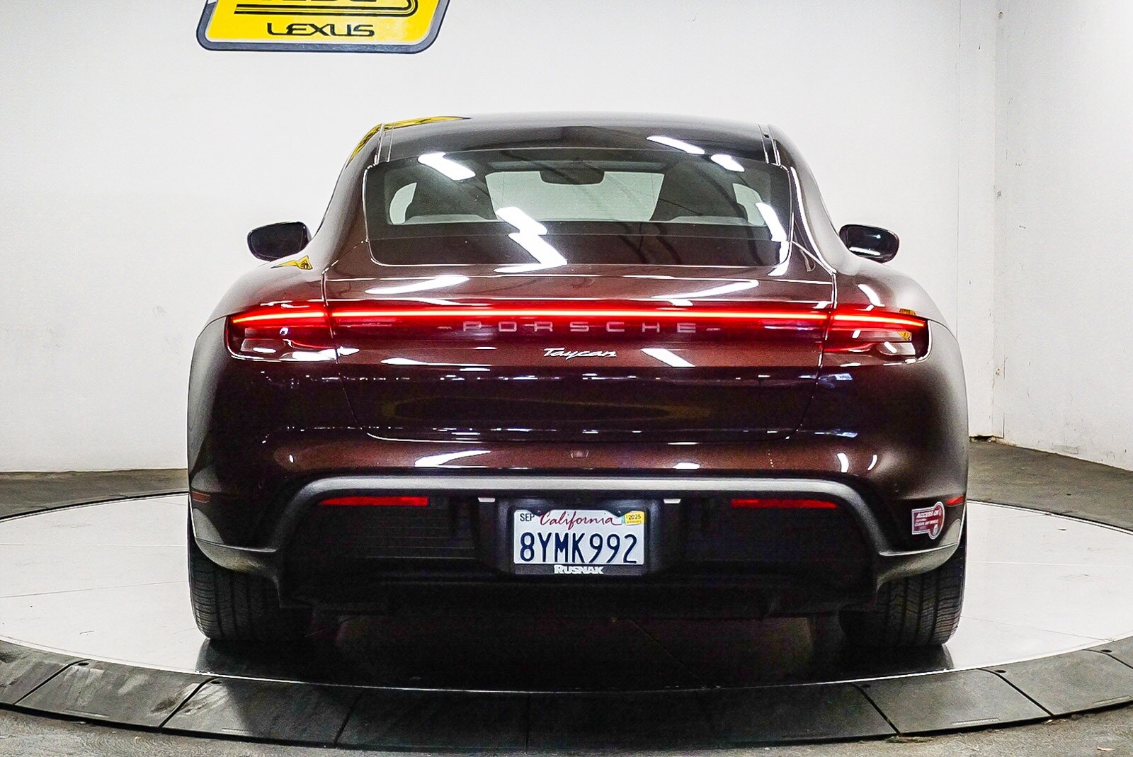2021 Porsche Taycan photo 3
