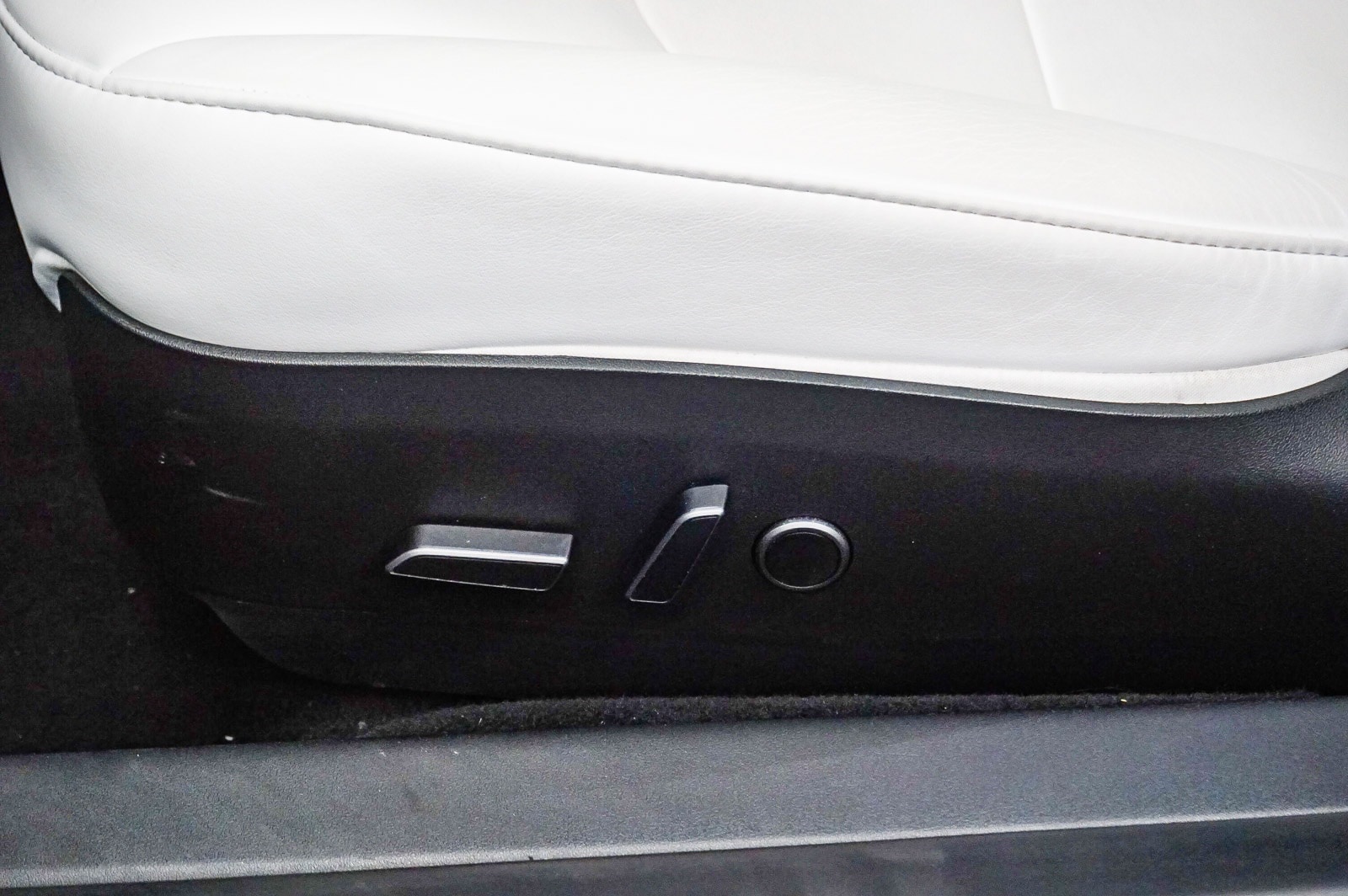 Thumbnail: 2023 Tesla Model 3 - 21