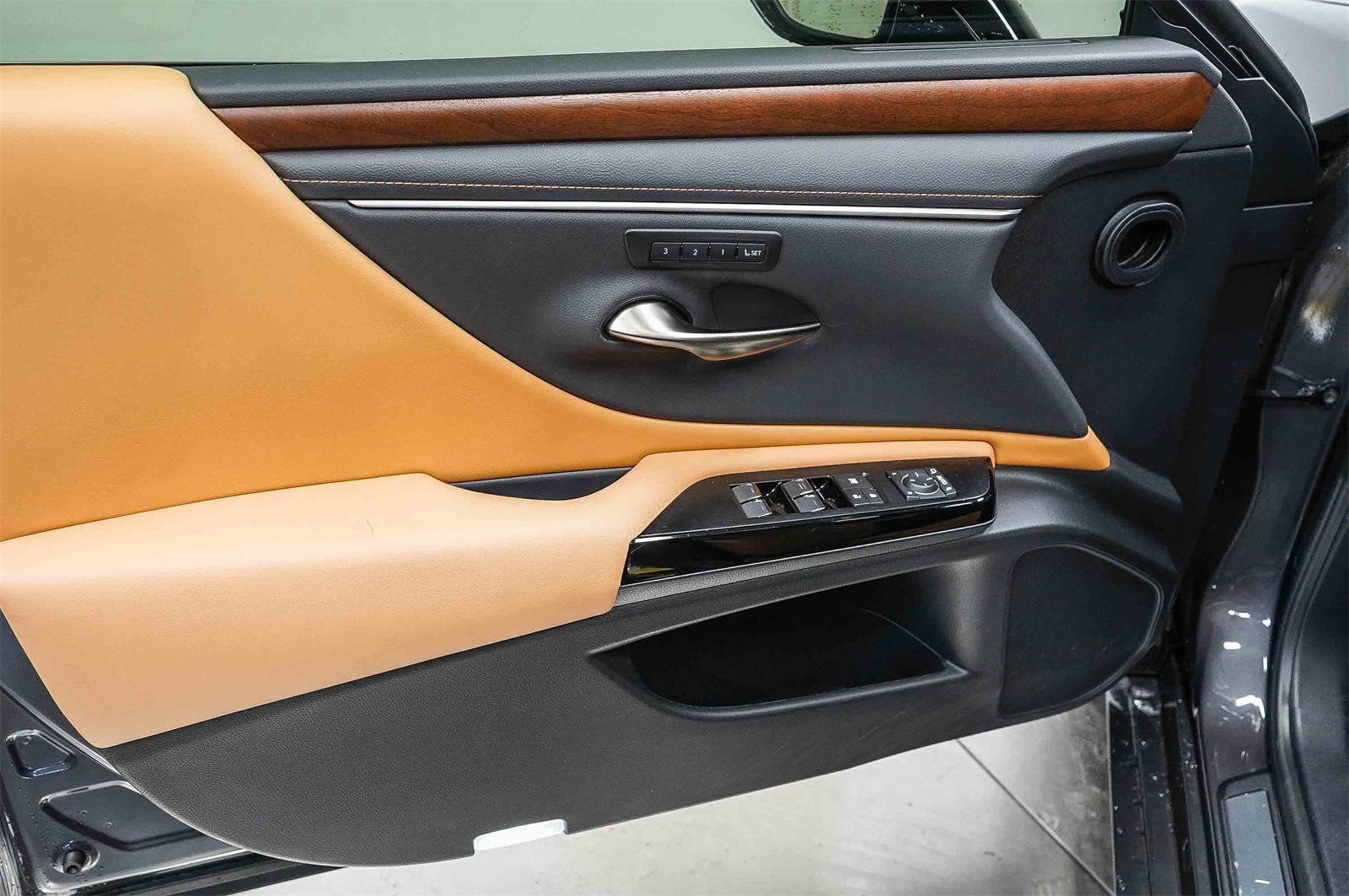 Thumbnail: 2025 Lexus ES - 22