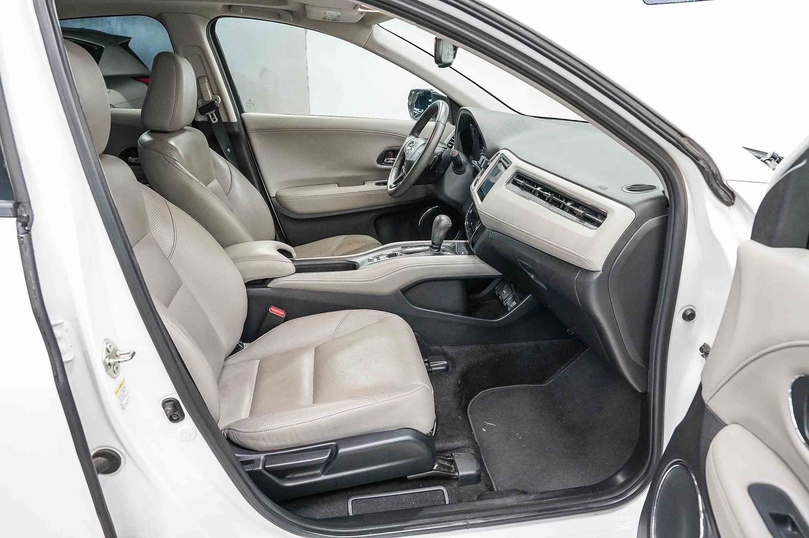 Thumbnail: 2016 Honda HR-V - 16