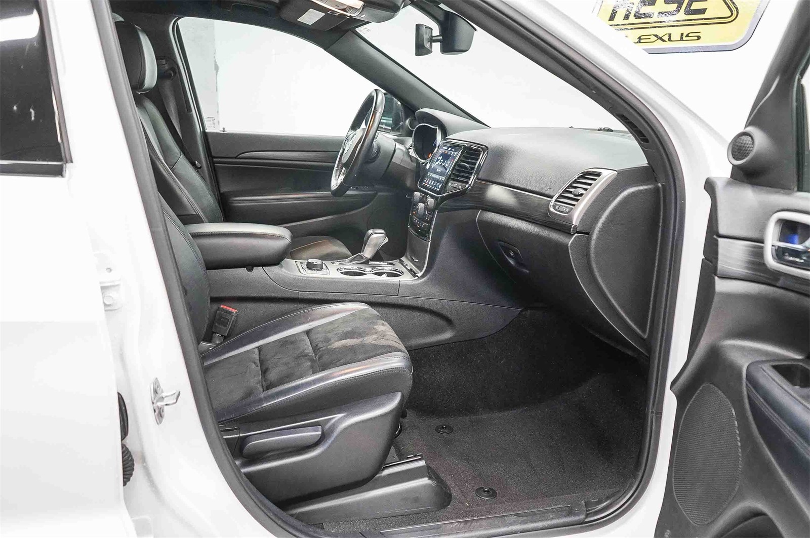 Thumbnail: 2022 Jeep Grand Cherokee - 16