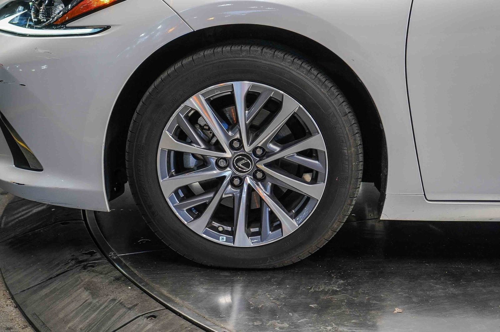 Thumbnail: 2022 Lexus ES - 9