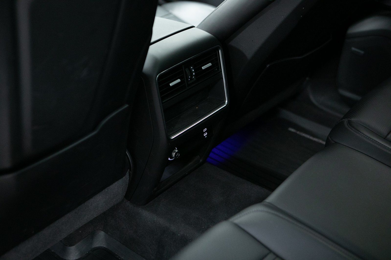 Thumbnail: 2022 Porsche Cayenne - 27