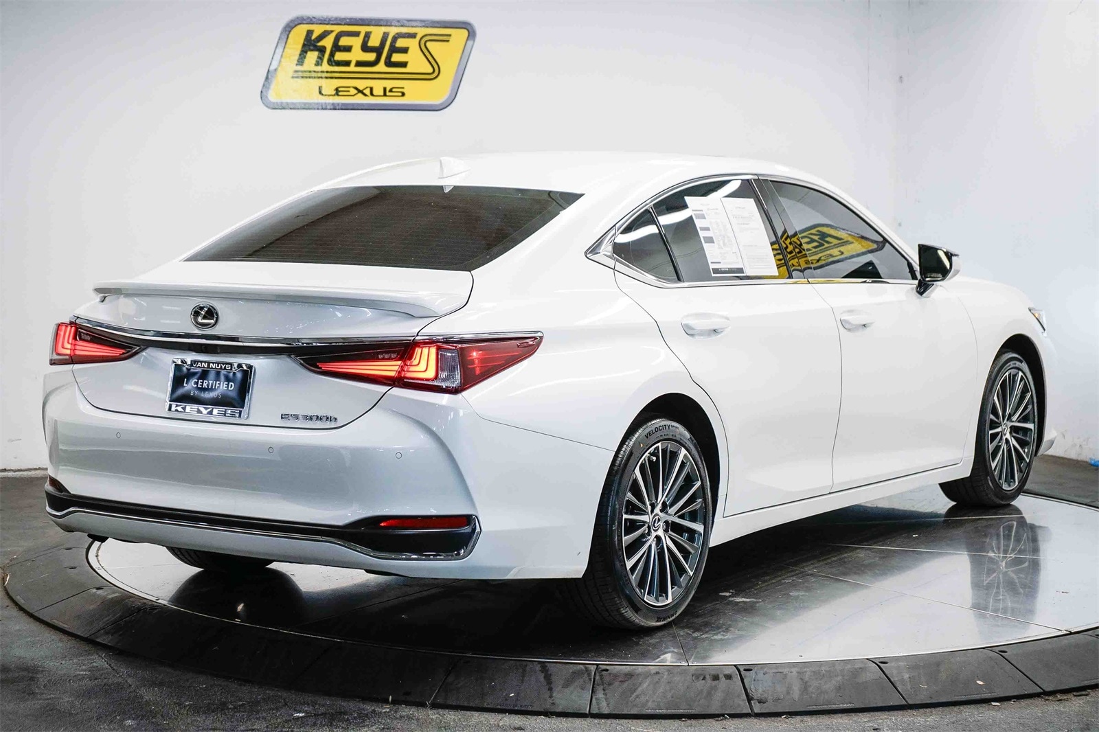 Thumbnail: 2023 Lexus ES - 3