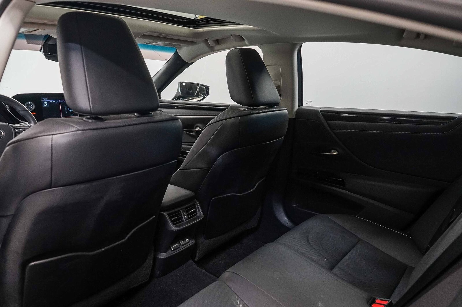 Thumbnail: 2022 Lexus ES - 19