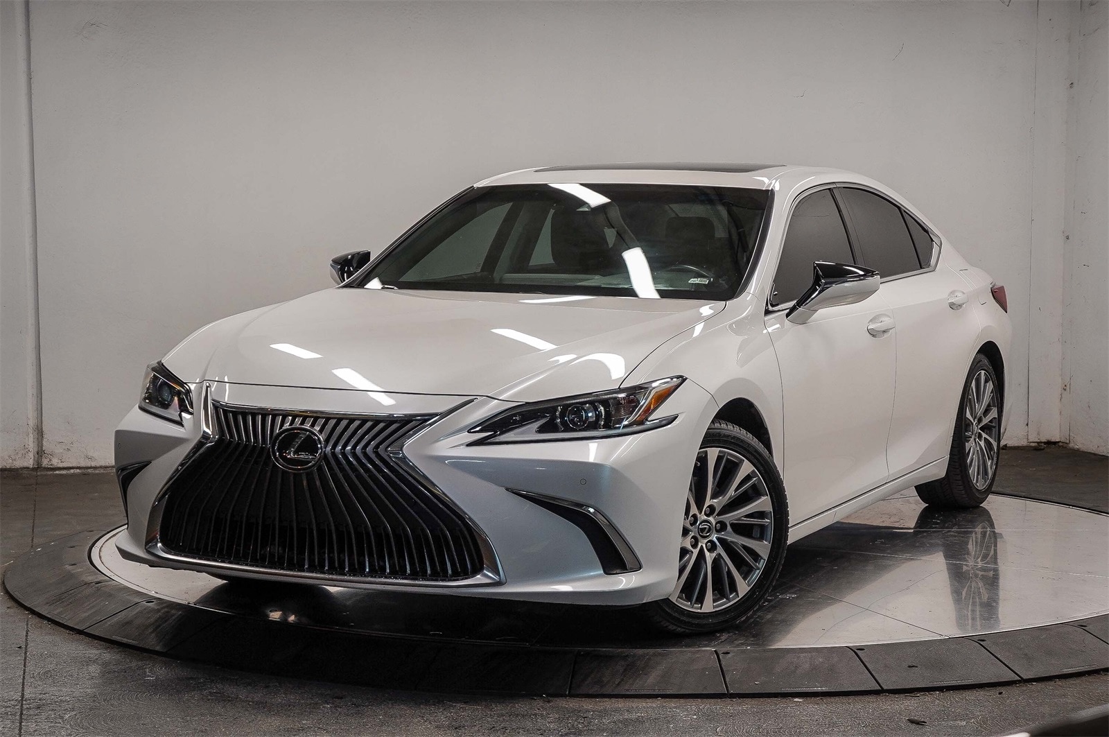 Thumbnail: 2021 Lexus ES - 1
