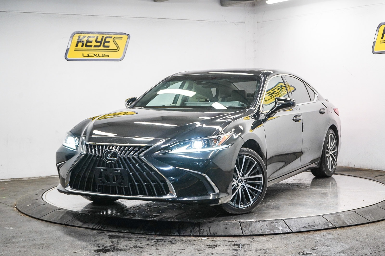 Thumbnail: 2025 Lexus ES - 1