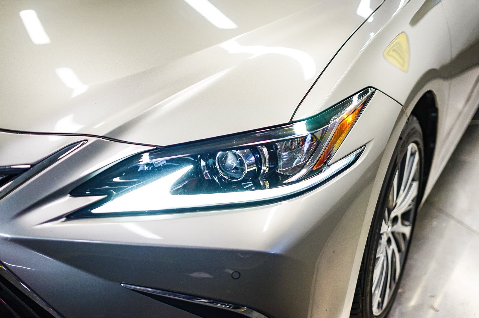 Thumbnail: 2020 Lexus ES - 7