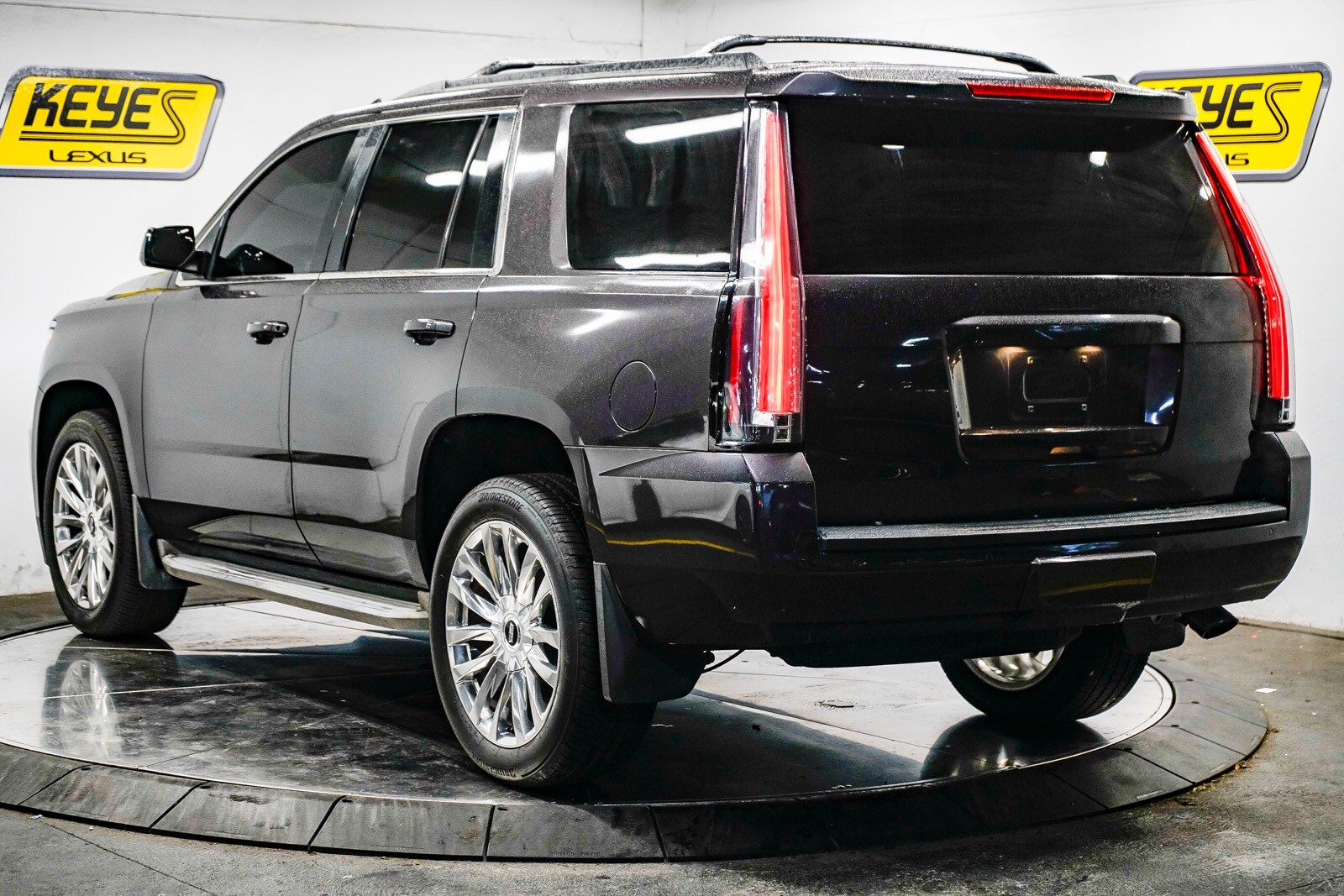 2015 Chevrolet Tahoe LT photo 2