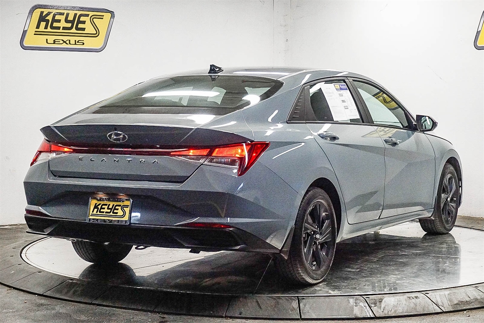 Thumbnail: 2023 Hyundai Elantra - 4