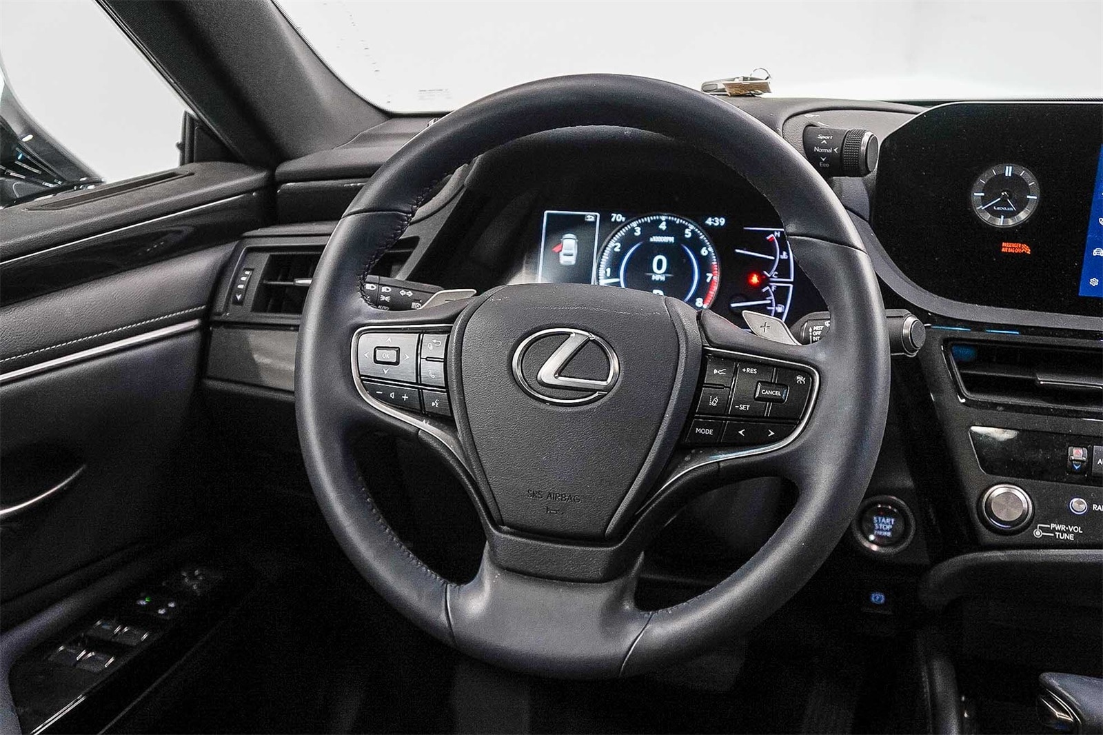 Thumbnail: 2025 Lexus ES - 15