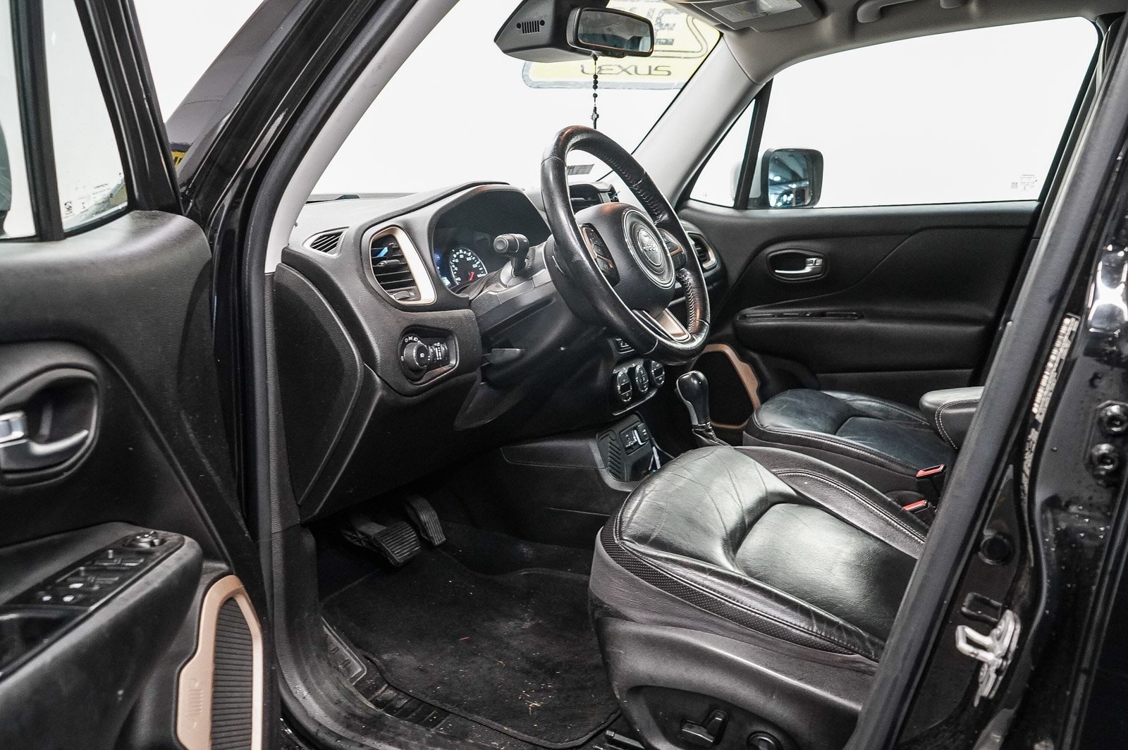 Thumbnail: 2016 Jeep Renegade - 17