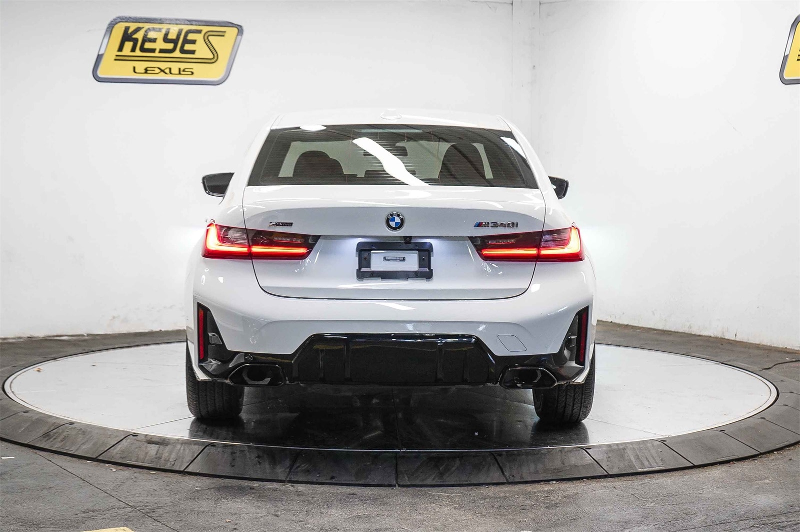 Thumbnail: 2023 BMW 3 Series - 3