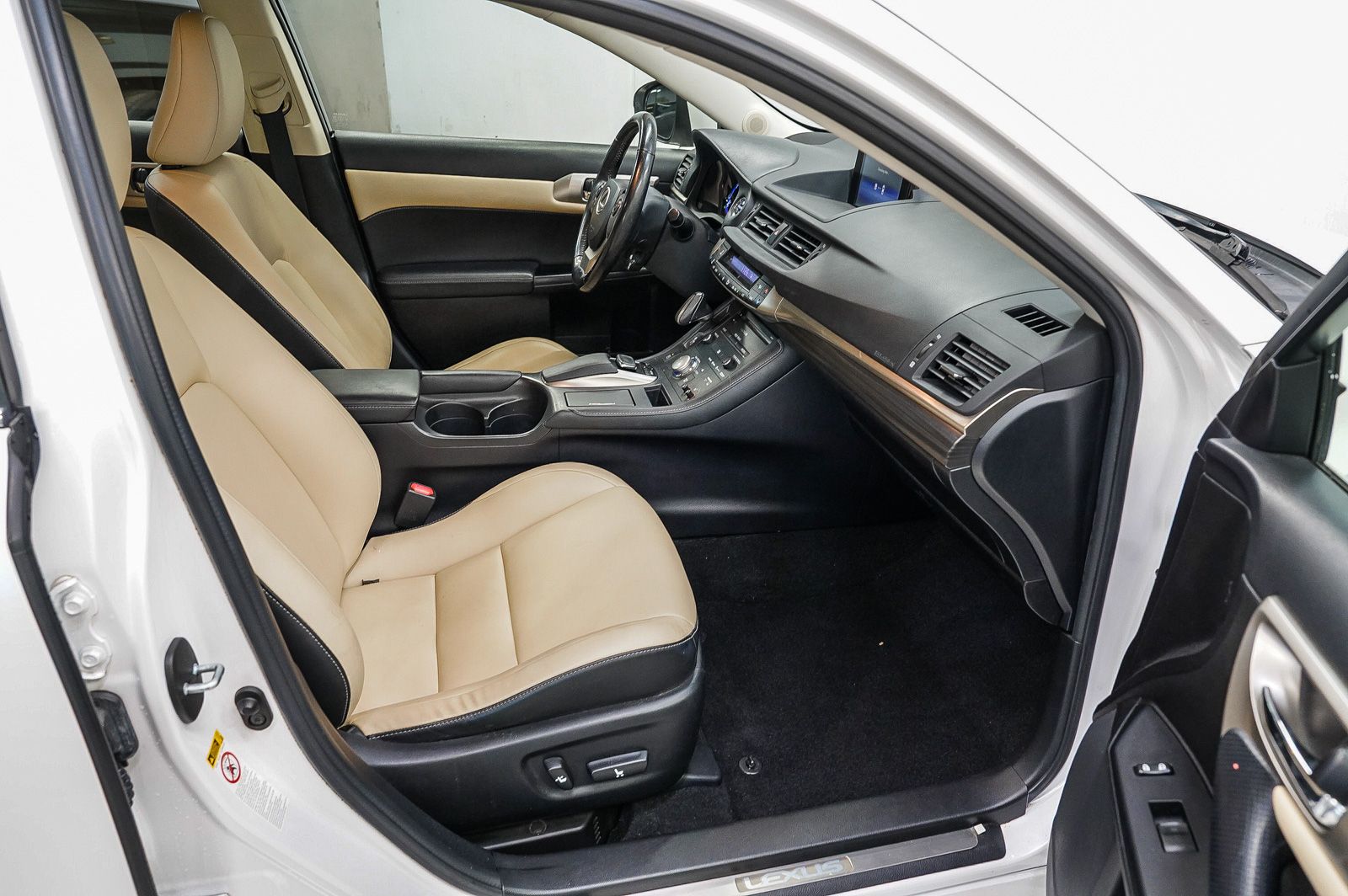 Thumbnail: 2016 Lexus CT - 16