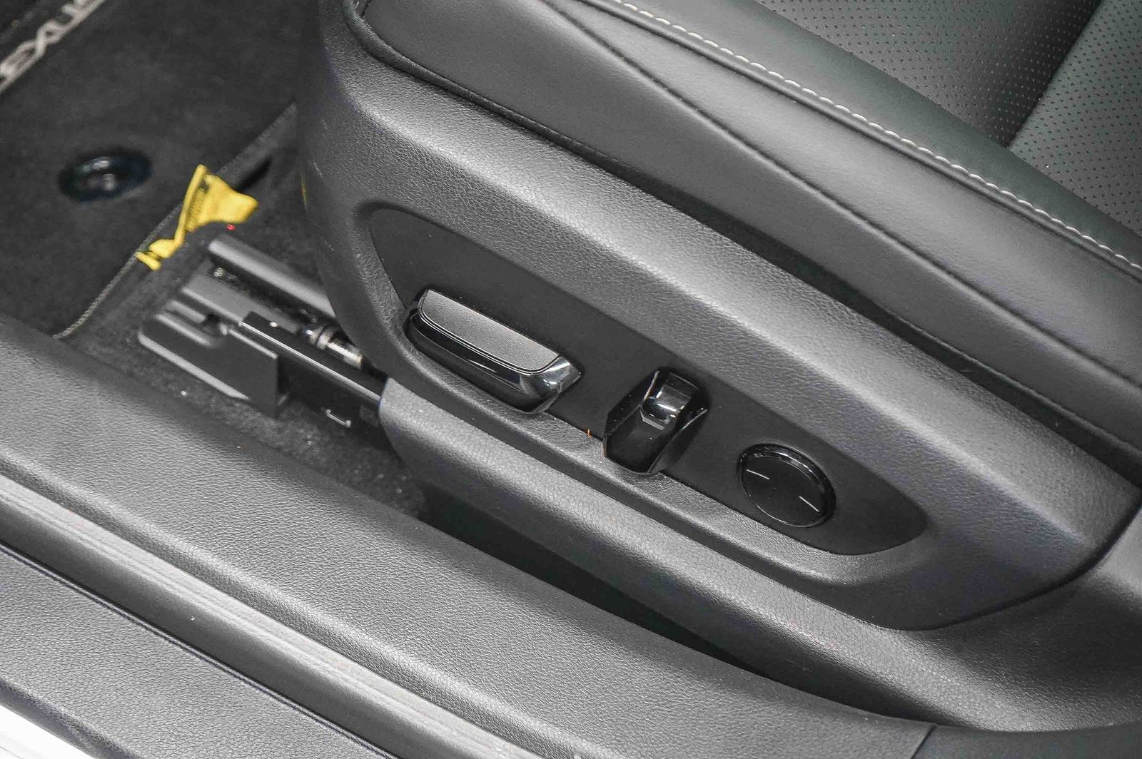 Thumbnail: 2025 Lexus ES - 23