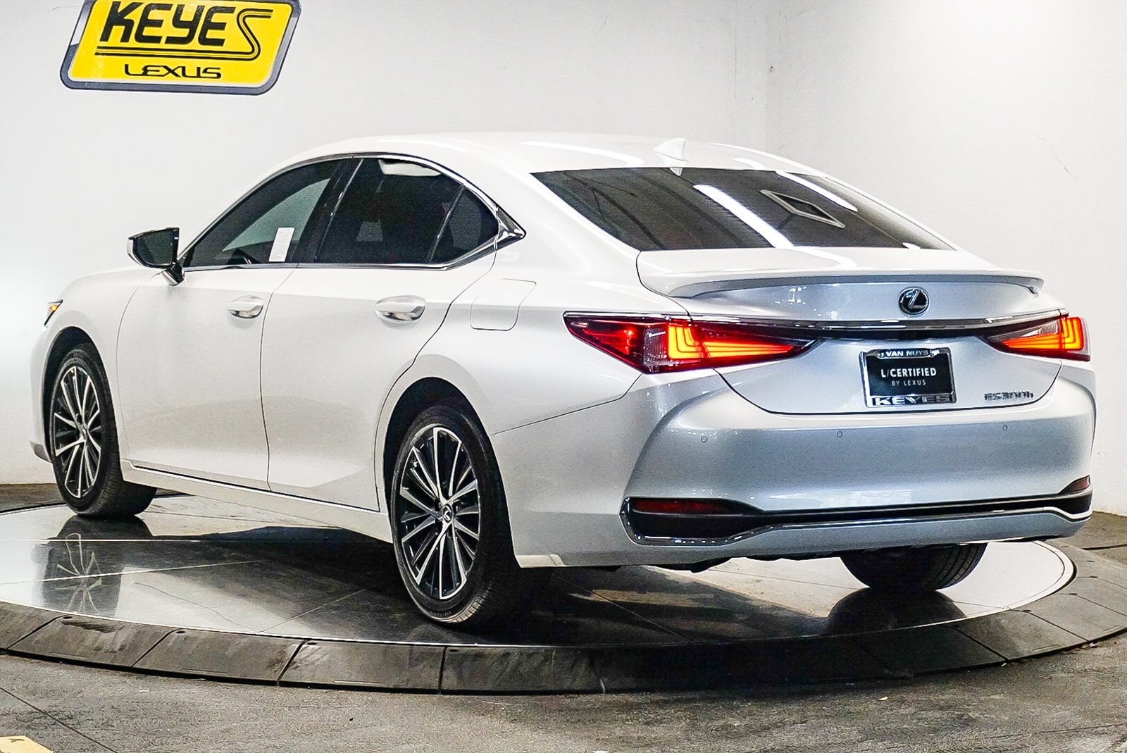 Thumbnail: 2024 Lexus ES - 2