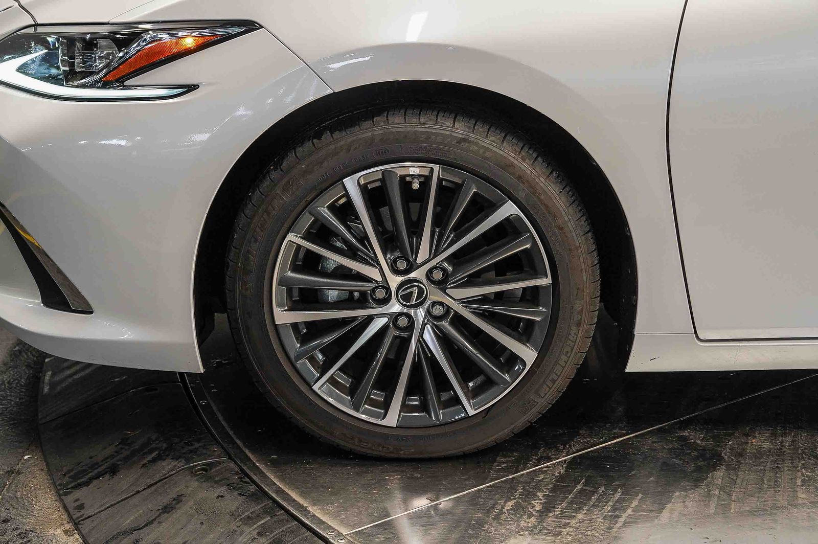 Thumbnail: 2025 Lexus ES - 9