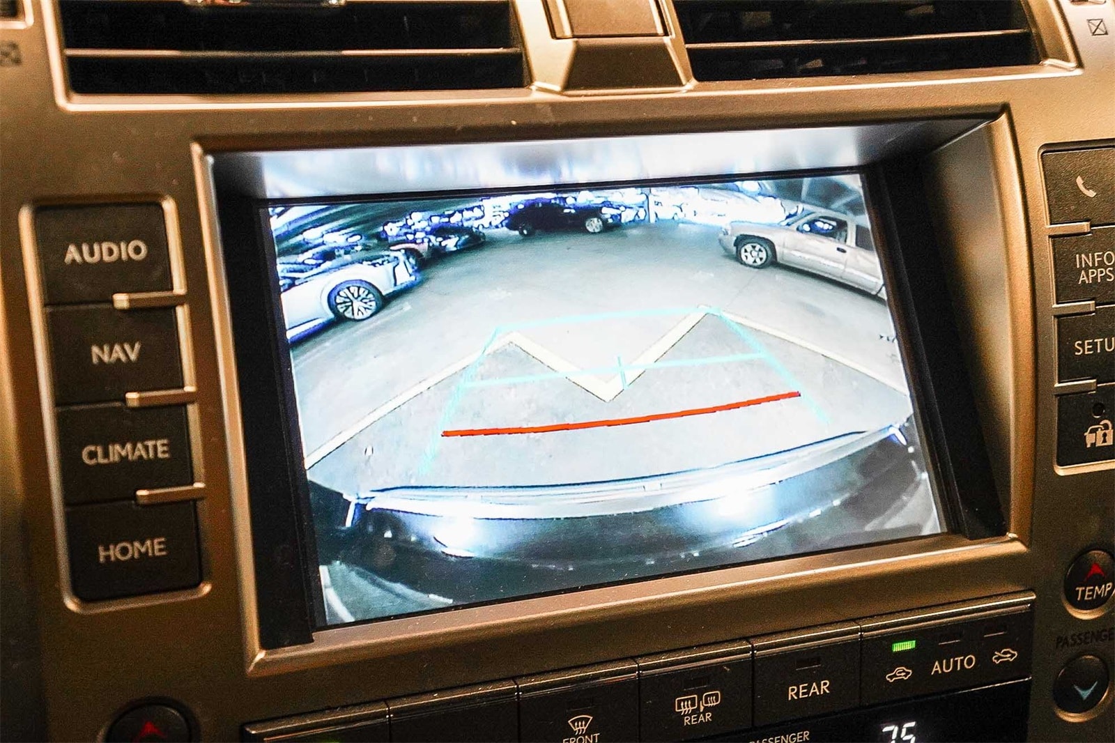 Thumbnail: 2020 Lexus GX - 24