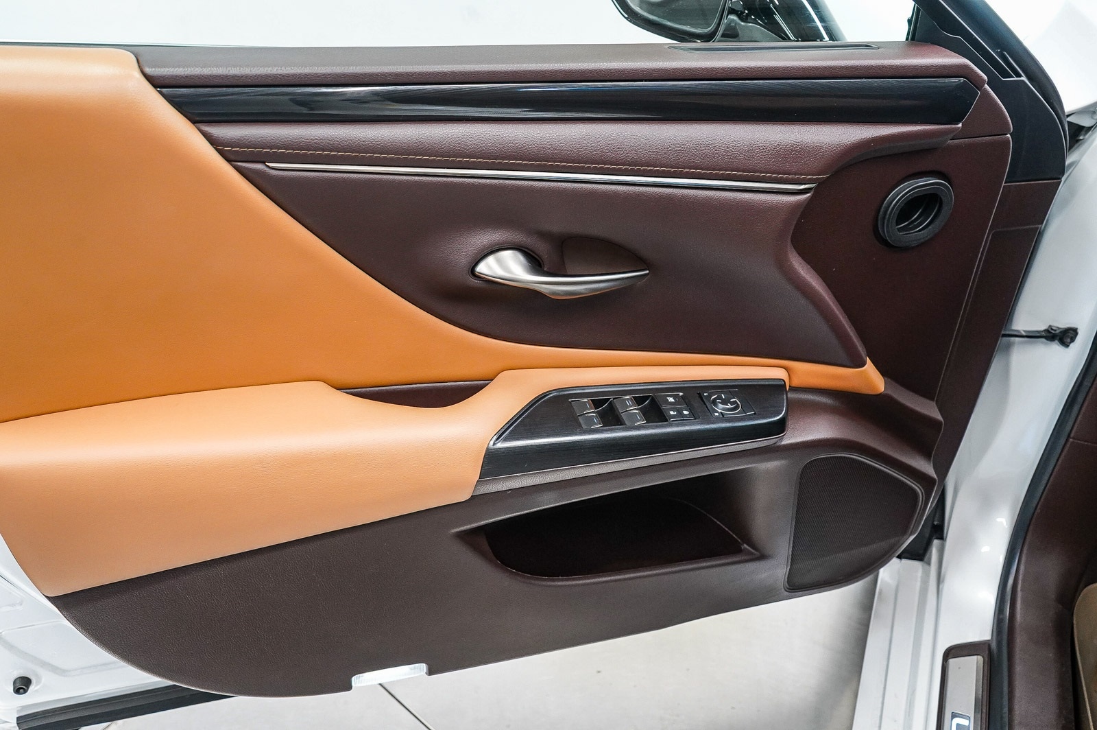 Thumbnail: 2021 Lexus ES - 22