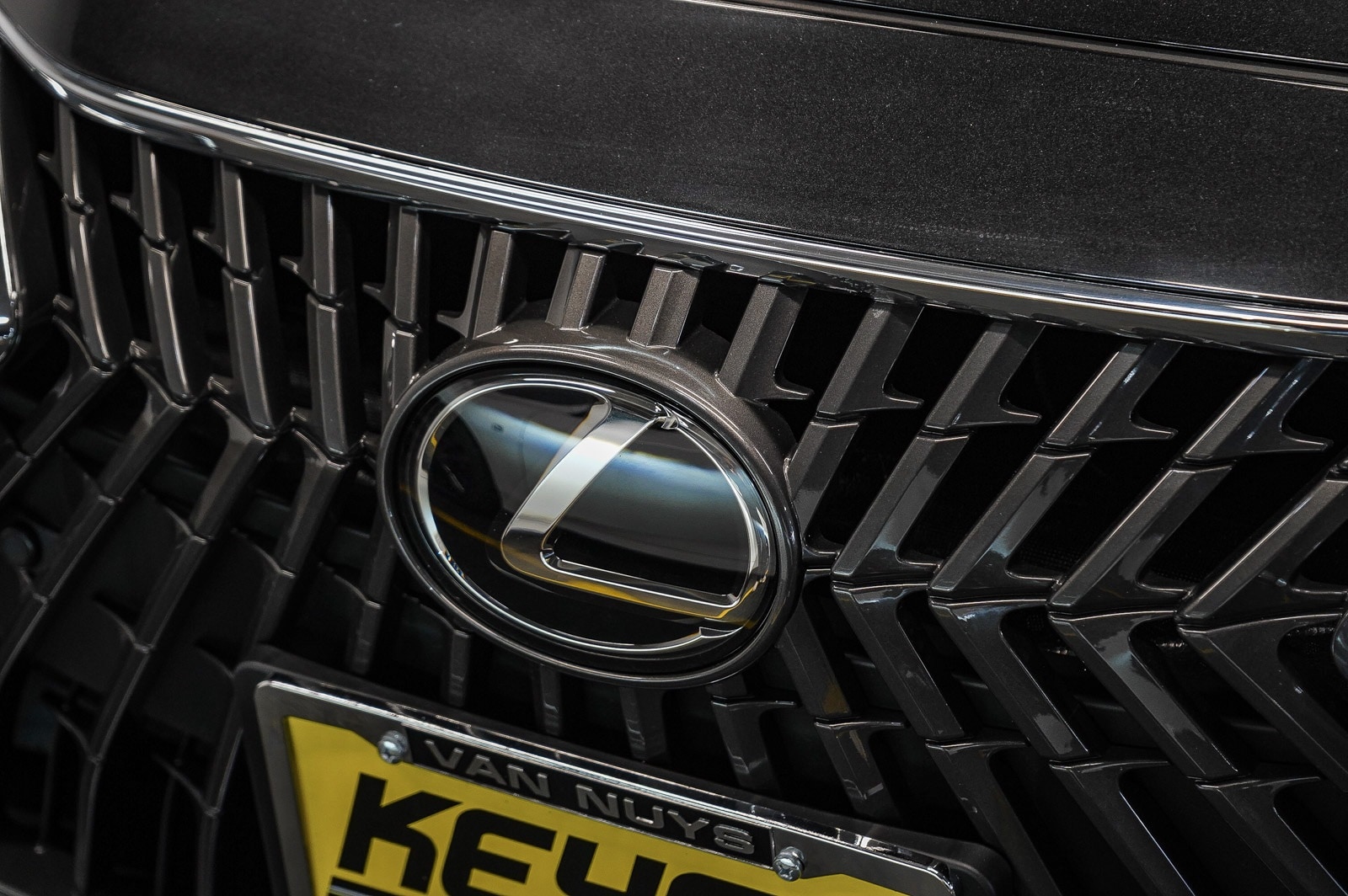 Thumbnail: 2025 Lexus ES - 8