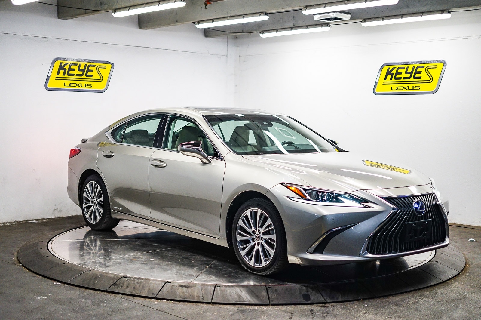 Thumbnail: 2020 Lexus ES - 5