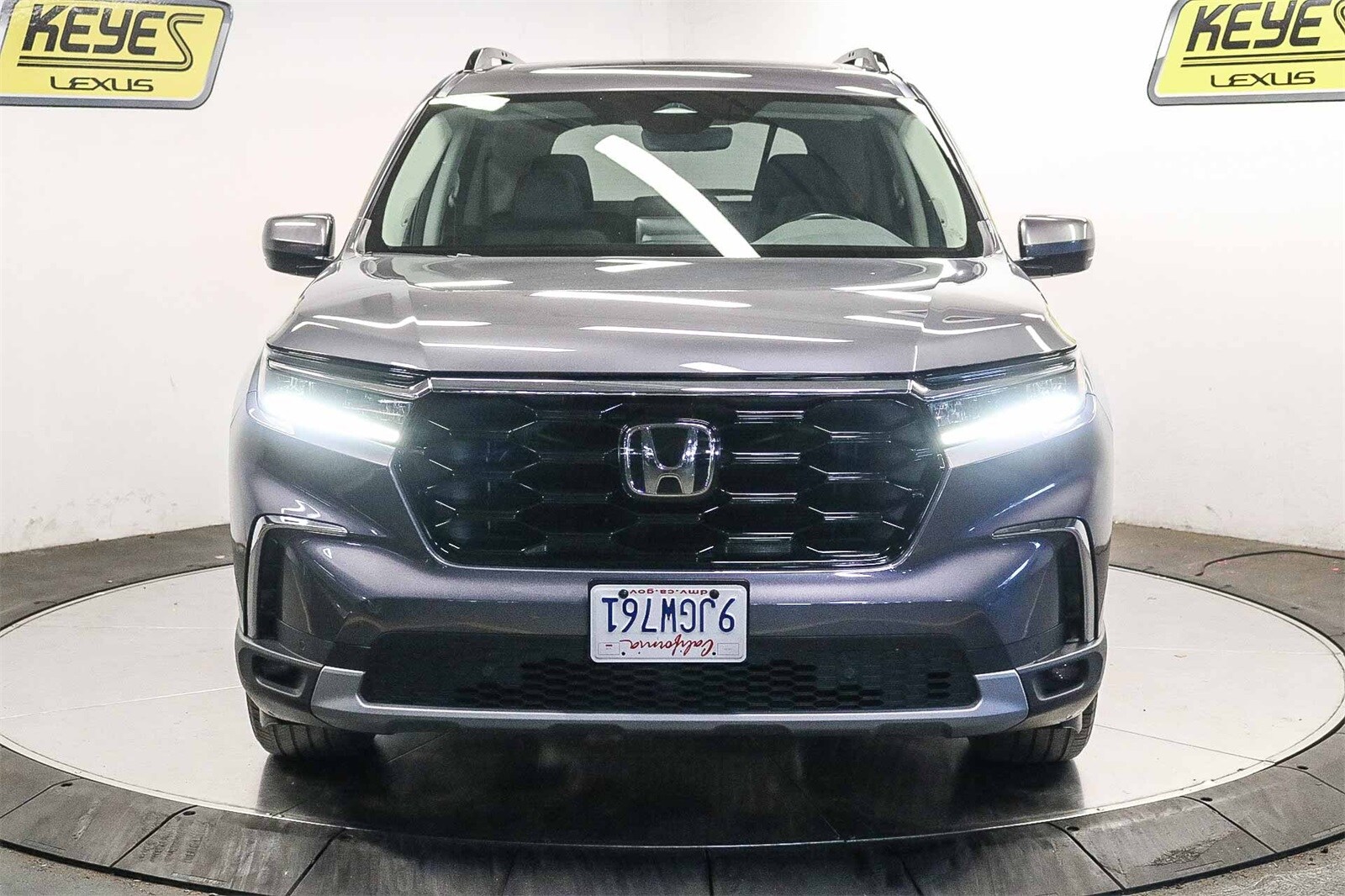 2023 Honda Pilot Touring photo 2