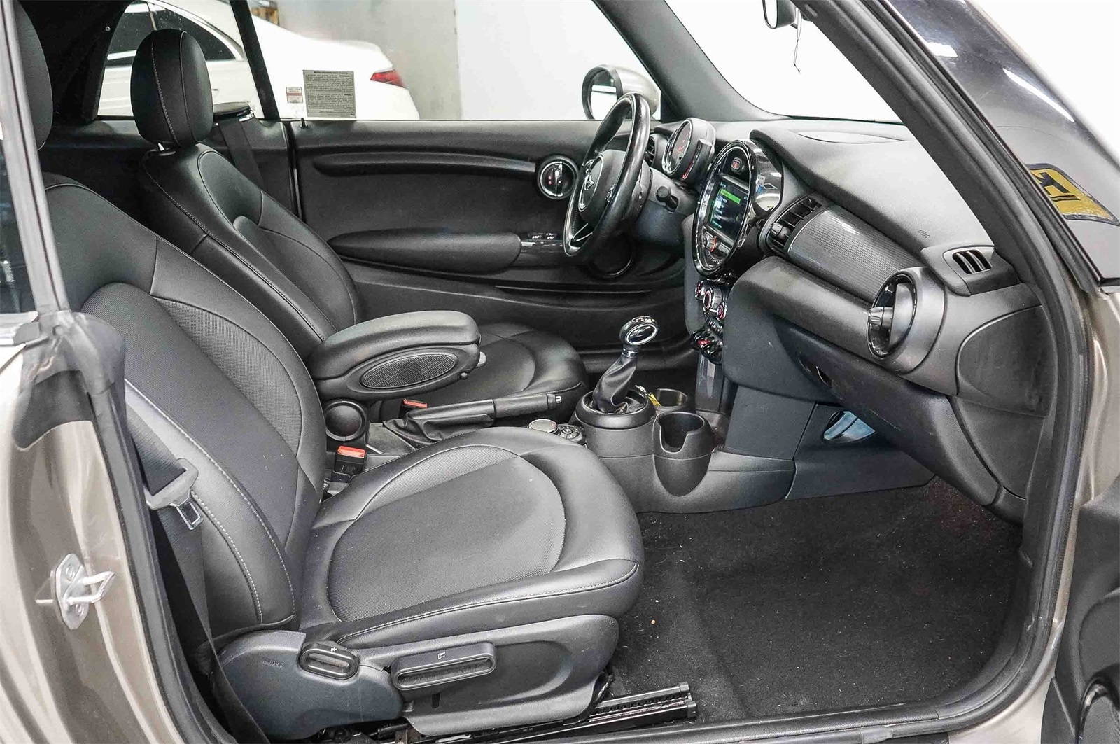 Thumbnail: 2019 MINI Cooper Convertible - 16