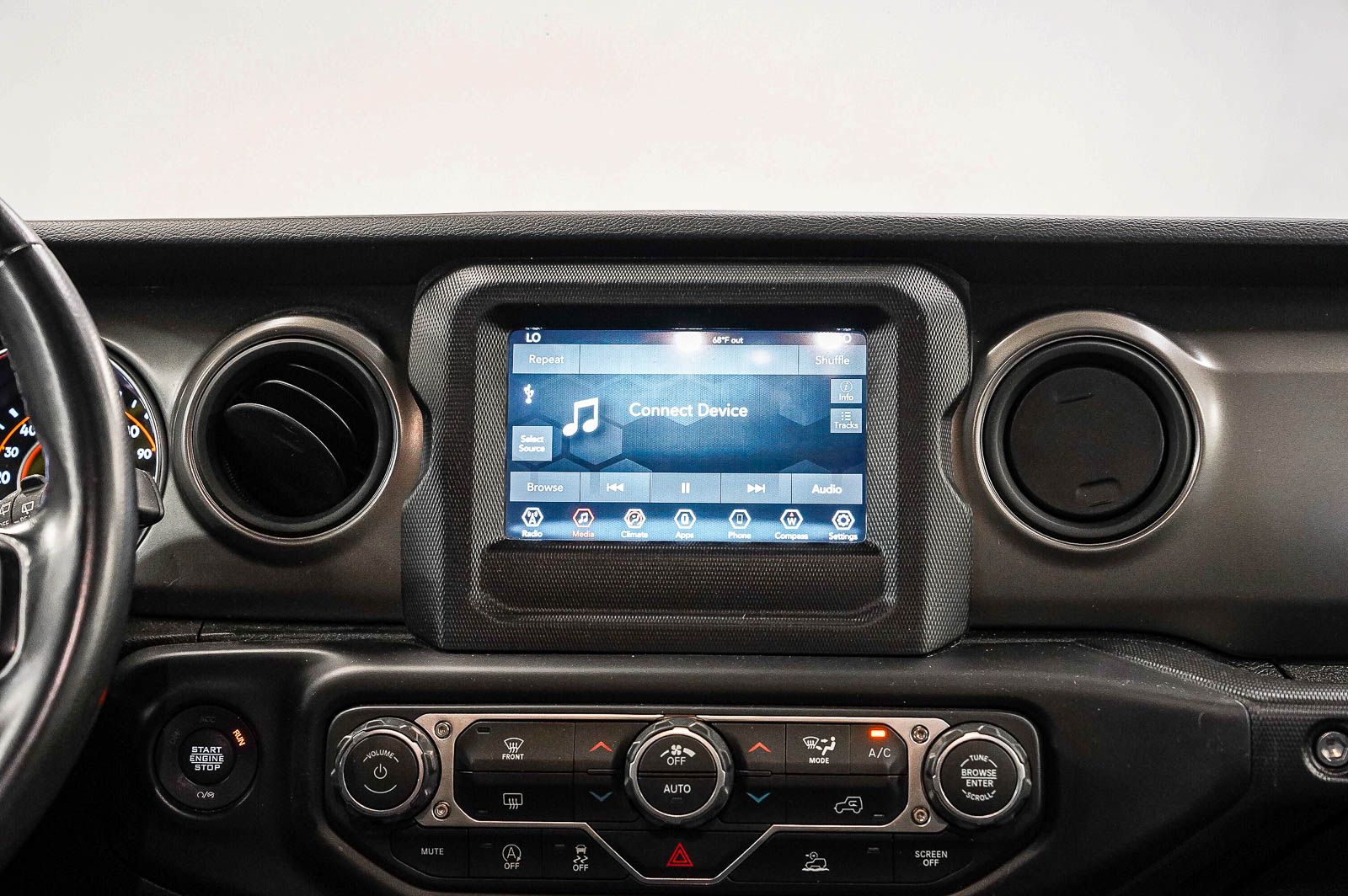 Thumbnail: 2022 Jeep Wrangler - 14