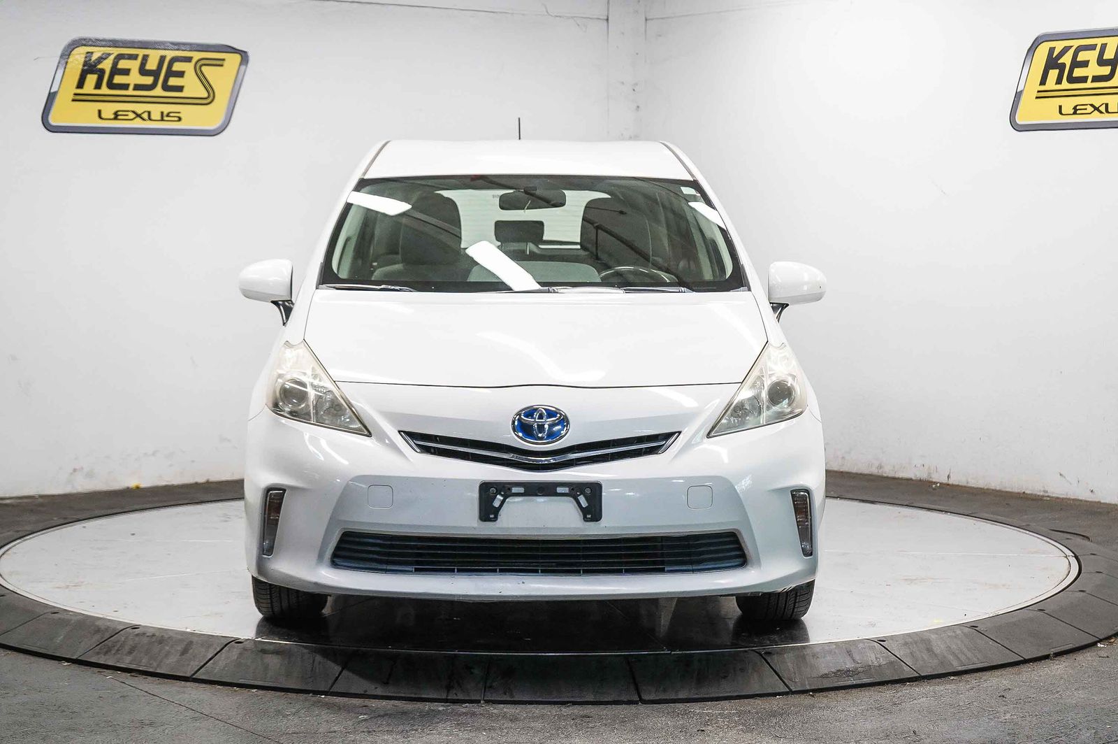 Thumbnail: 2012 Toyota Prius v - 6